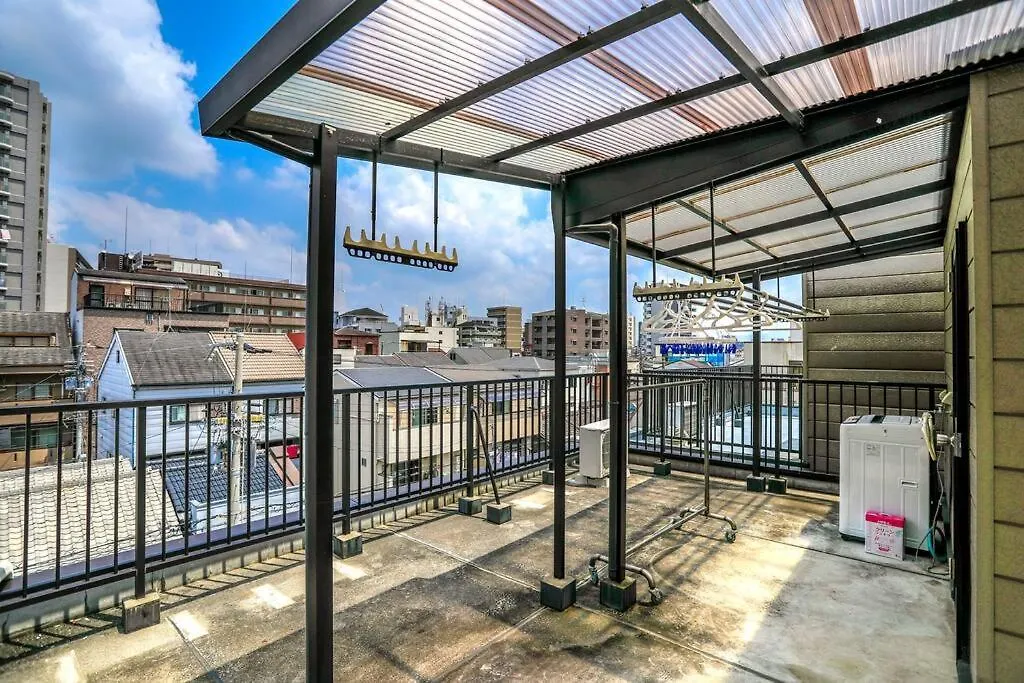 鶴橋駅徒歩2分 トイレ浴室複数あり3階建て一軒家車庫付き Daire Osaka