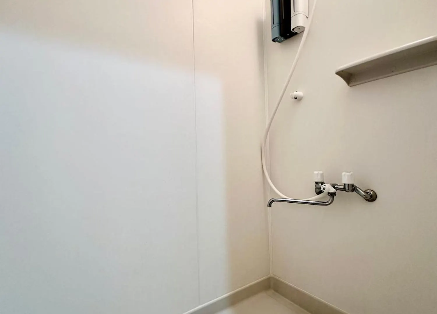 Апартаменты 鶴橋駅徒歩2分 トイレ浴室複数あり3階建て一軒家車庫付き Осака